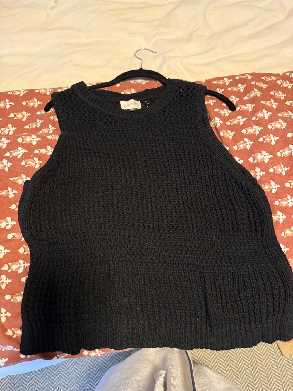 Universal Thread Black Sleeveless Crewneck Knit Sweater Vest